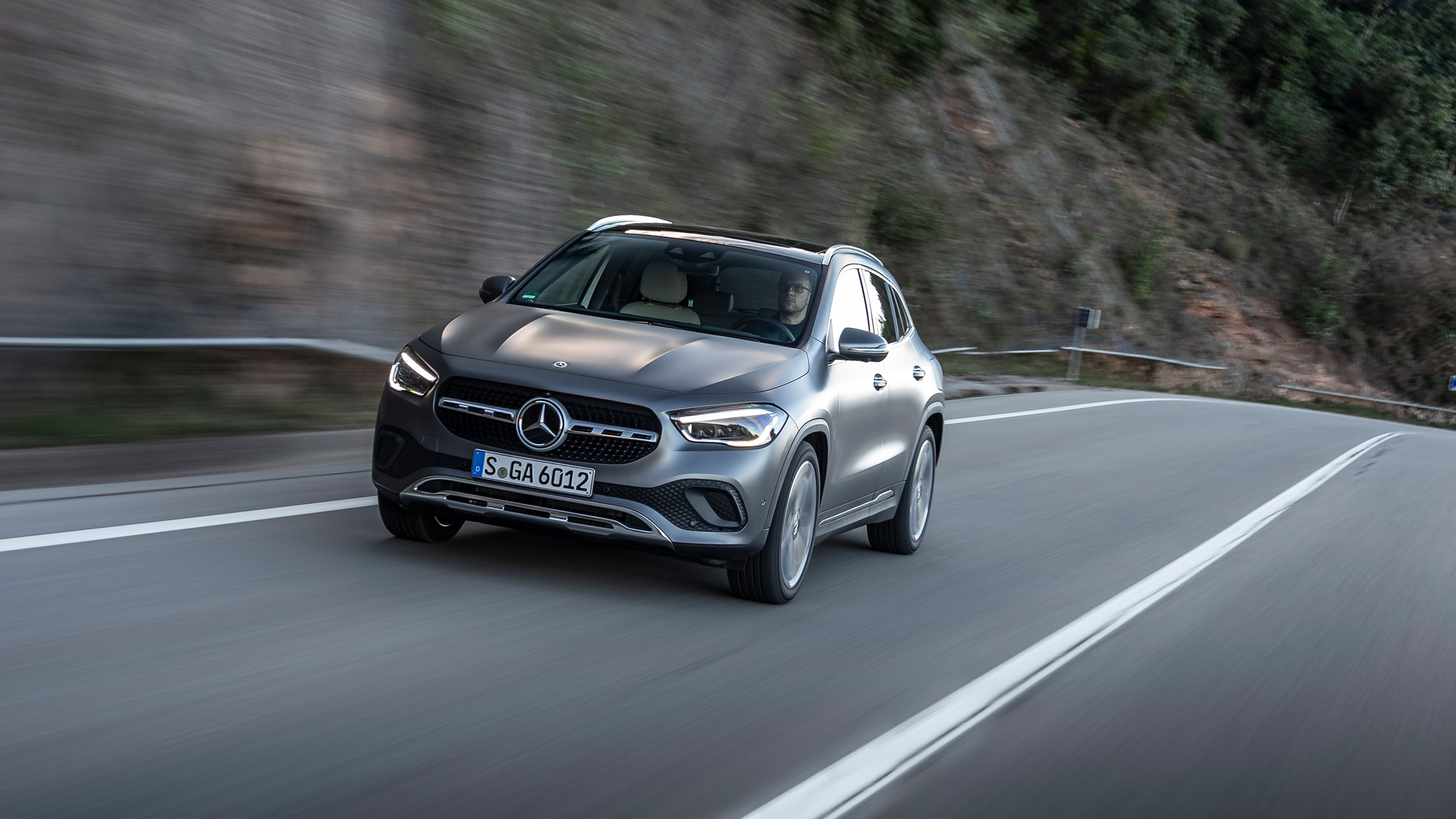 MERCEDES-BENZ GLA